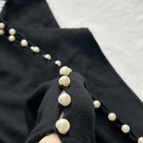 Carmen Marc Valvo Pearl Button Sleeve Rayon Sweater size M | Crewneck - Picture 3 of 10